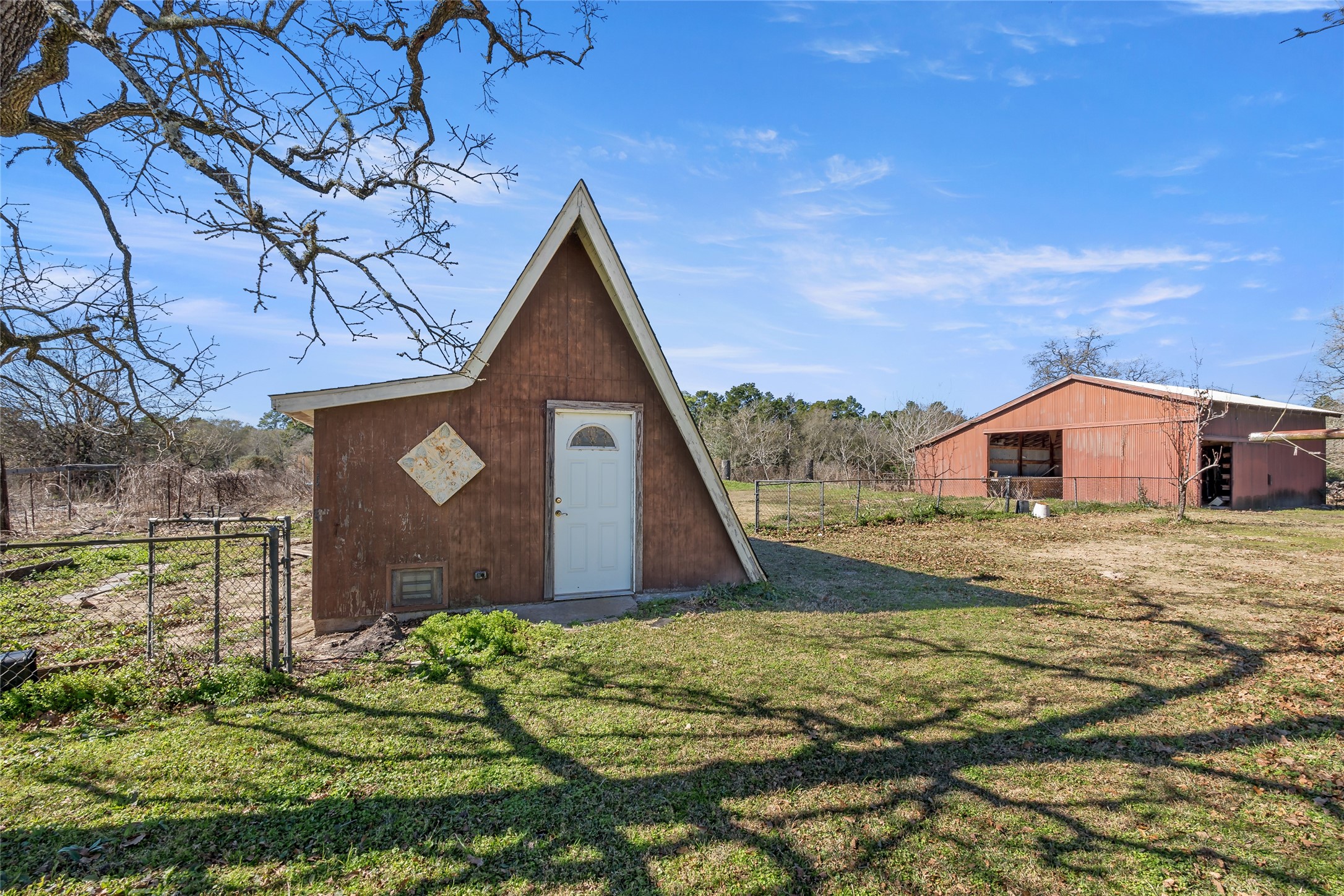 16121 Fm 2620 Road Bedias, TX 77831 - Photo 25 of 28 a view of a yard in front of a house with a large tree