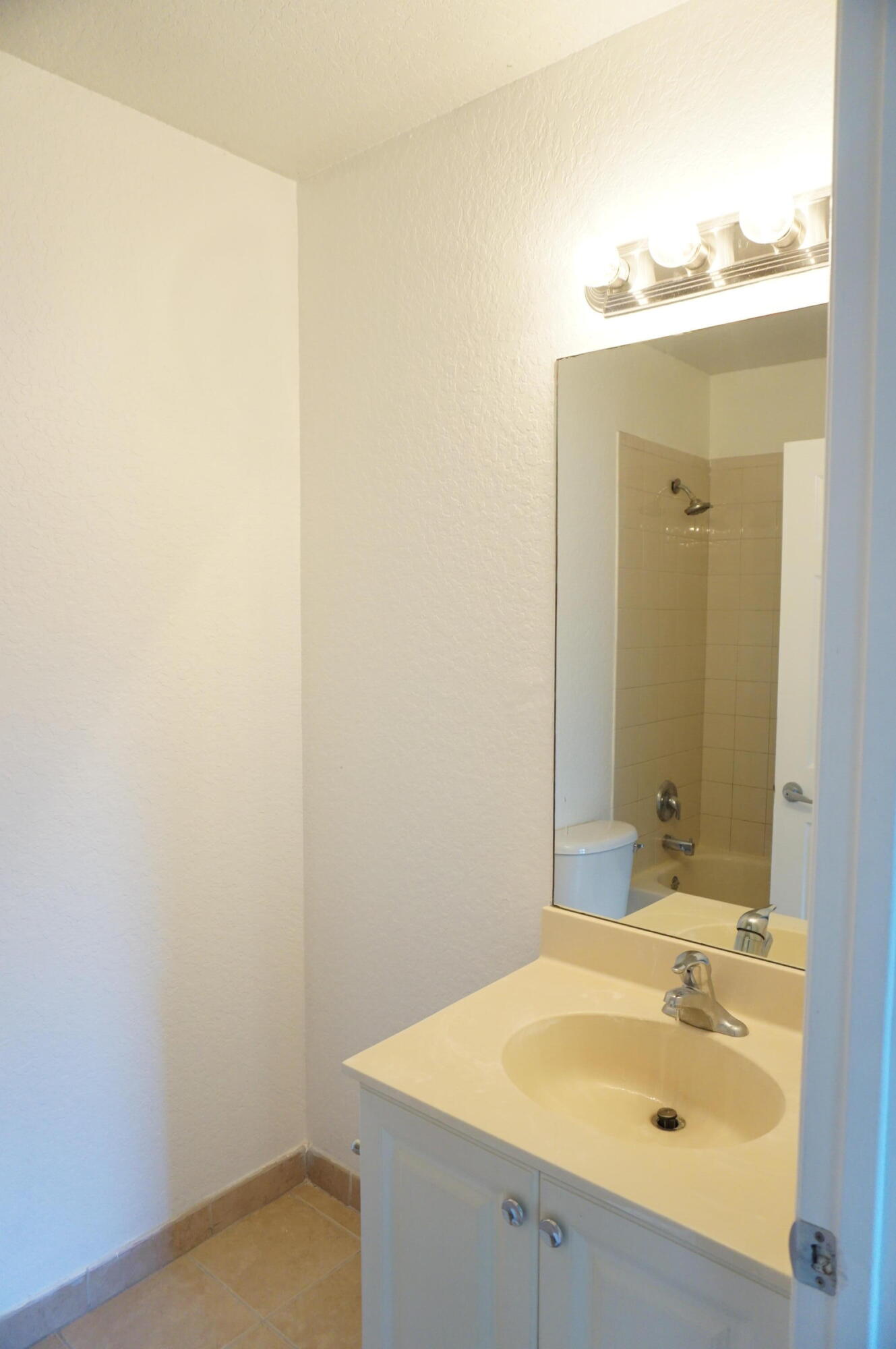 3544 Oleander Terrace Riviera Beach, FL 33404 - Photo 14 of 26 DSC06684