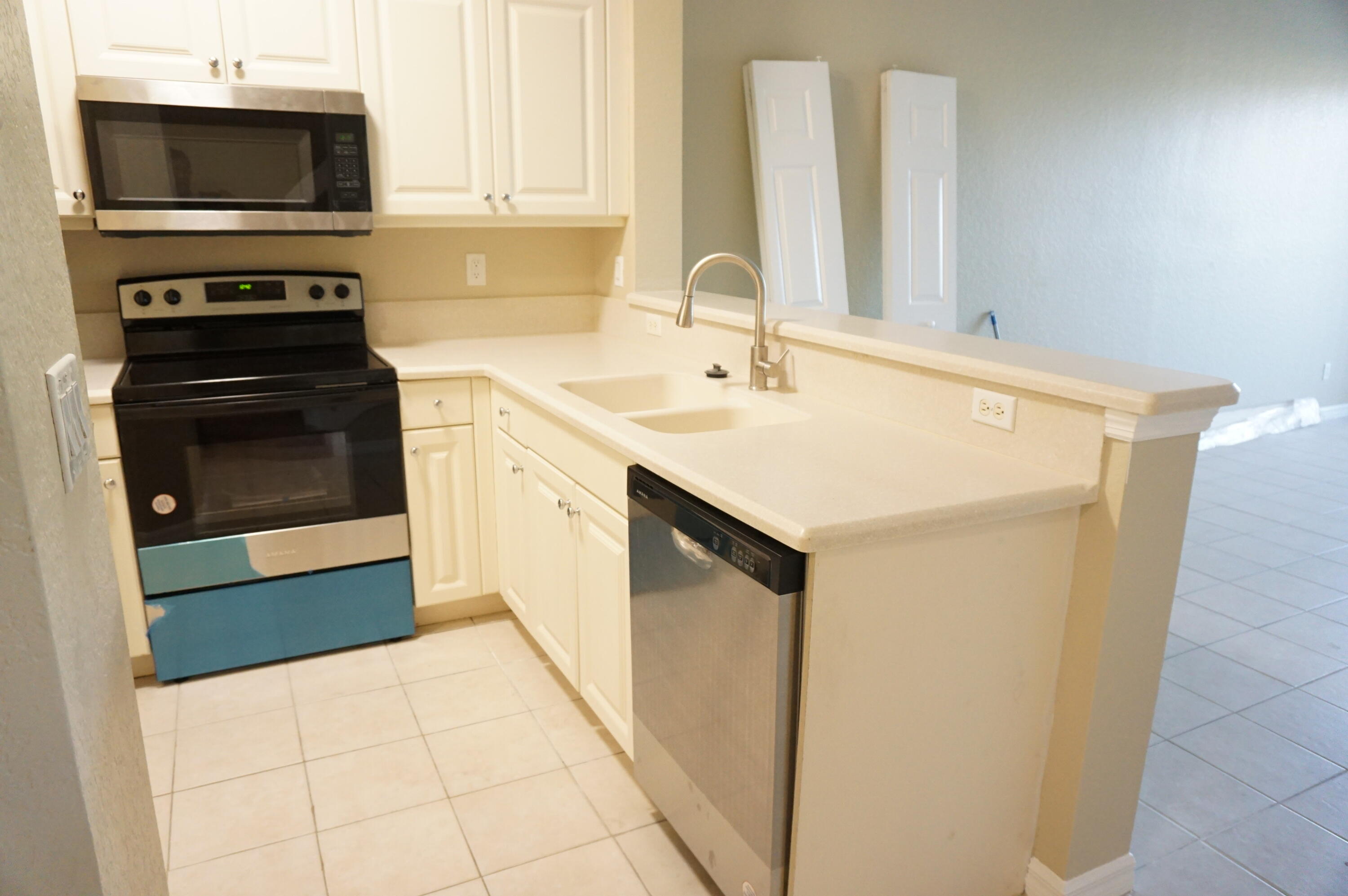 3544 Oleander Terrace Riviera Beach, FL 33404 - Photo 3 of 26 DSC06667