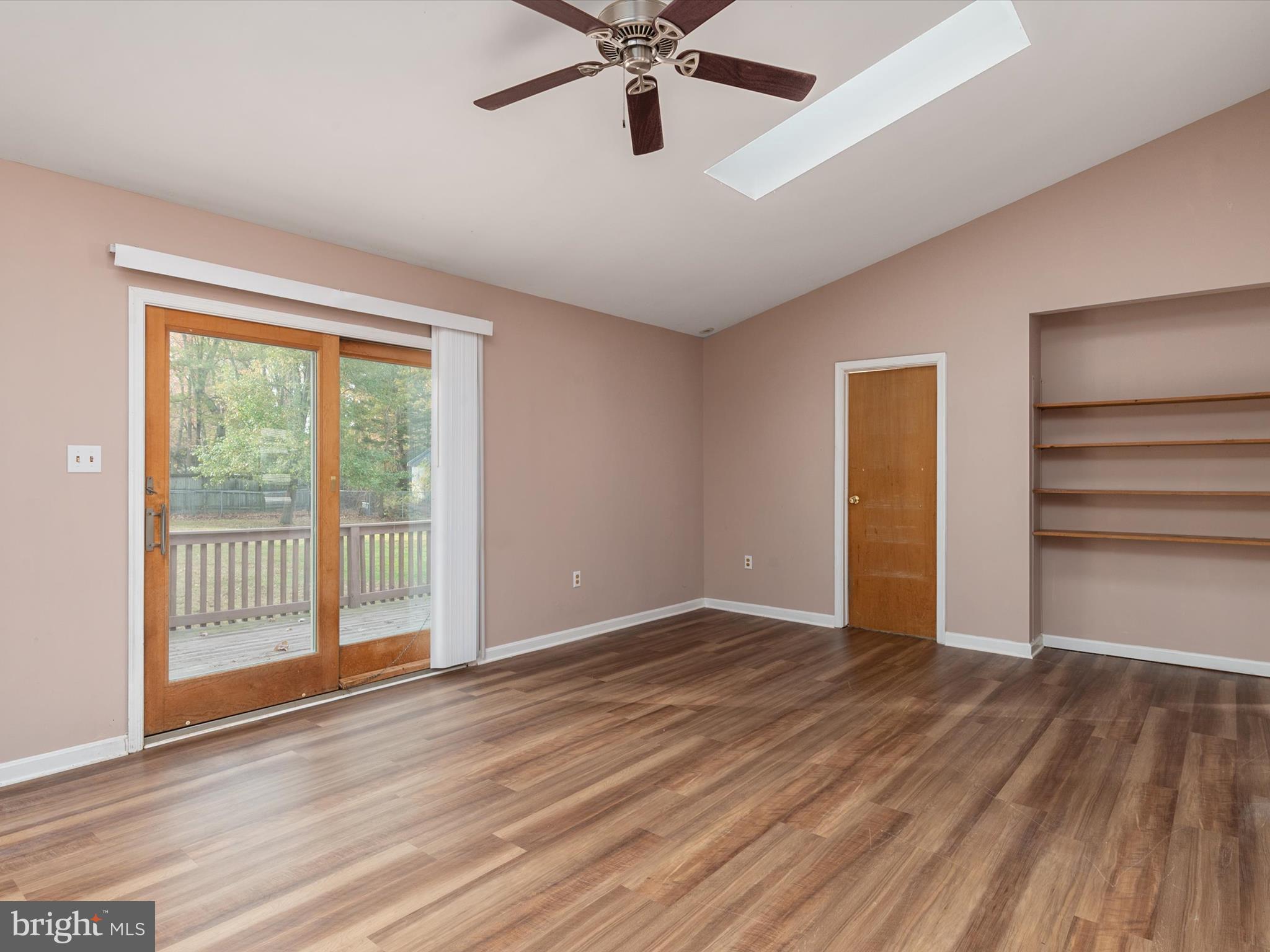 325 Lots Road Stevensville, MD 21666 - Photo 9 of 34 Living Room