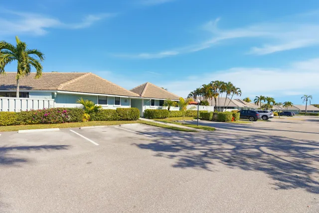 $749,000 | 1127 East Seminole Avenue, Unit 24B, Jupiter, FL 33477