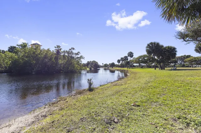 $749,000 | 1127 East Seminole Avenue, Unit 24B, Jupiter, FL 33477