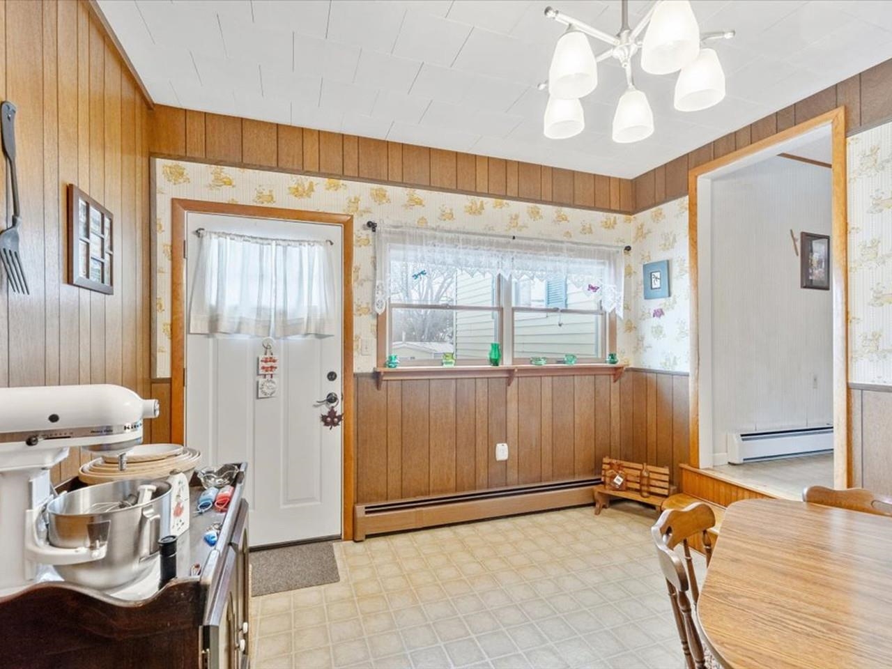 7 Sawyer Street St. Albans, VT 05478 - Photo 8 of 48