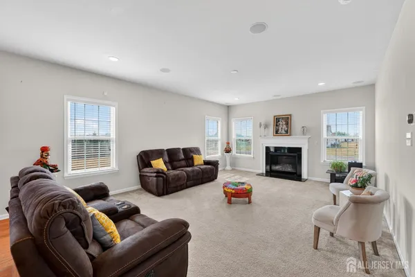 $6,000 | 40 Gina Drive, Allentown, NJ 08501