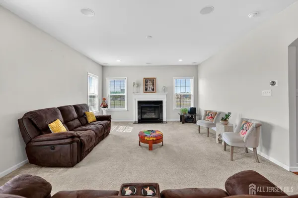 $6,000 | 40 Gina Drive, Allentown, NJ 08501