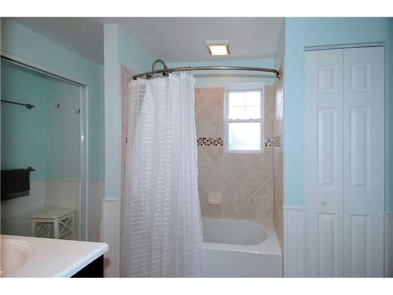 1209 Hazlett Road Pittsburgh, PA 15237 - Photo 14 of 21 Master Bath/Spa. Master bath with a ceramic surround shower!