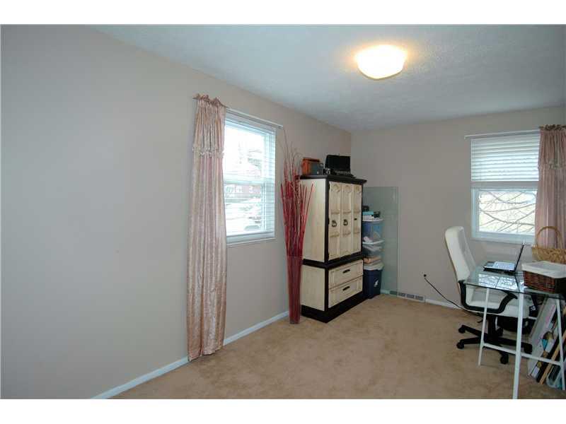 1209 Hazlett Road Pittsburgh, PA 15237 - Photo 16 of 21 Bedroom. Third bedroom currently being used as an office.