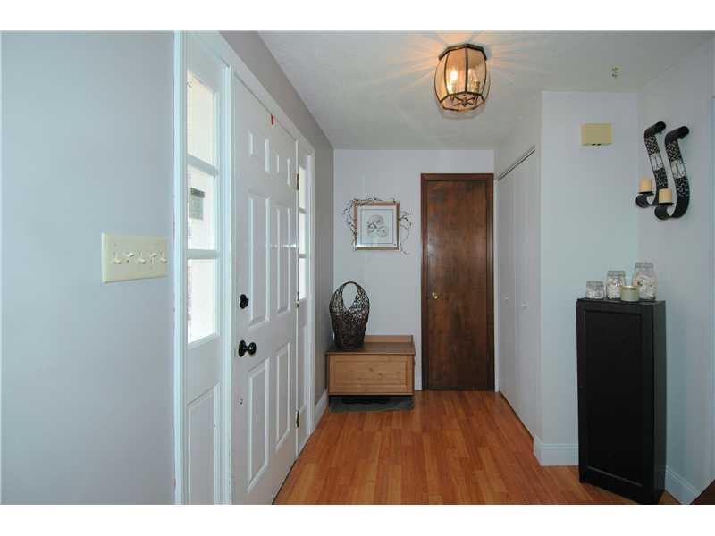 1209 Hazlett Road Pittsburgh, PA 15237 - Photo 3 of 21 Entry/Foyer. An inviting entry!