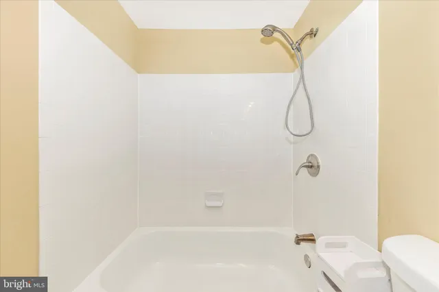 $350,000 | 20559 Strath Haven Drive, Gaithersburg, MD 20886