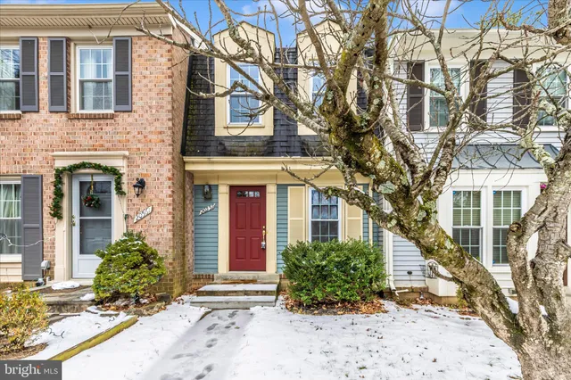 $350,000 | 20559 Strath Haven Drive, Gaithersburg, MD 20886