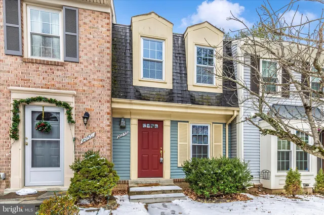 $350,000 | 20559 Strath Haven Drive, Gaithersburg, MD 20886