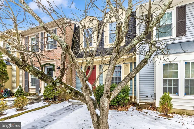 $350,000 | 20559 Strath Haven Drive, Gaithersburg, MD 20886