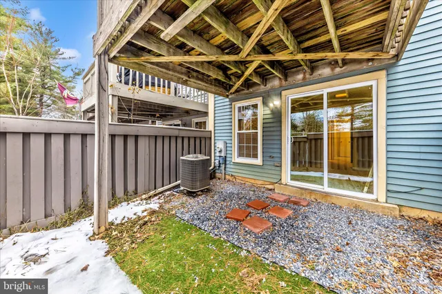 $350,000 | 20559 Strath Haven Drive, Gaithersburg, MD 20886