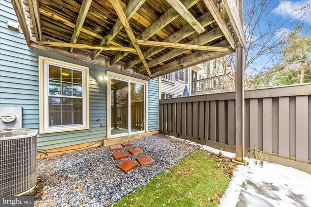 $350,000 | 20559 Strath Haven Drive, Gaithersburg, MD 20886