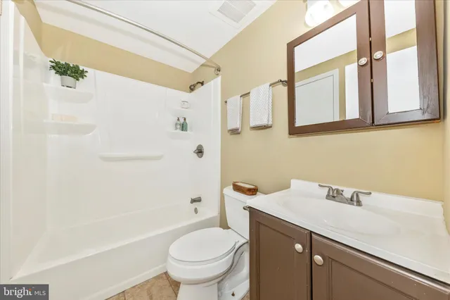 $350,000 | 20559 Strath Haven Drive, Gaithersburg, MD 20886