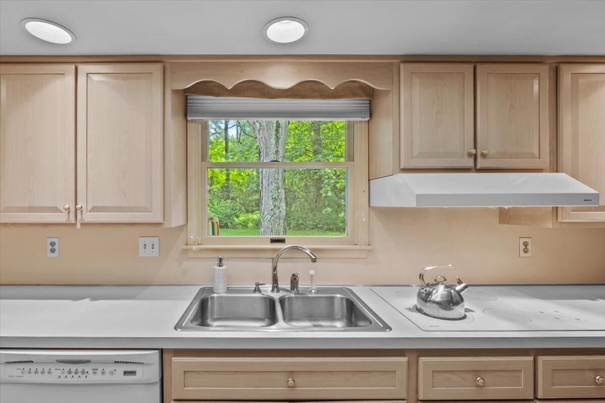 1682 Totts Gap Road Stroudsburg, PA 18360 - Photo 13 of 34 Kitchen