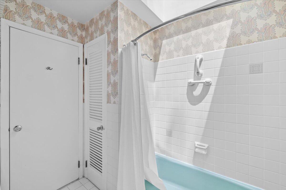 1682 Totts Gap Road Stroudsburg, PA 18360 - Photo 22 of 34 Hall Bath