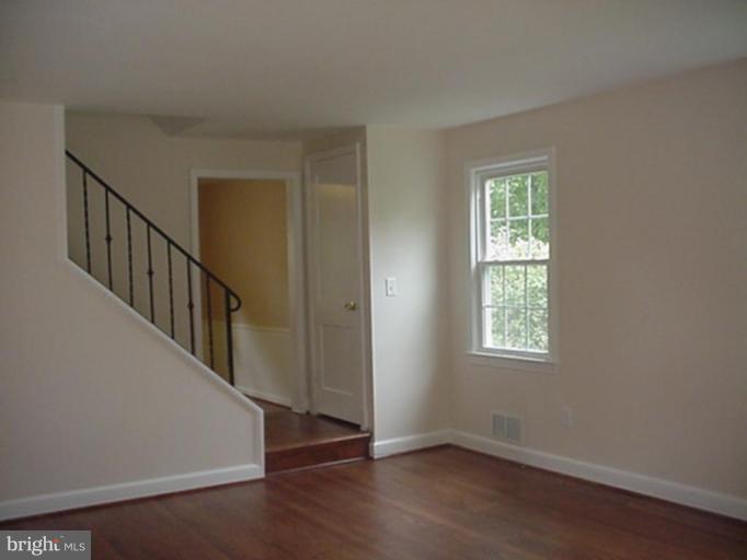 10310 Ridgemoor Drive Silver Spring, MD 20901 - Photo 2 of 6 Living Room