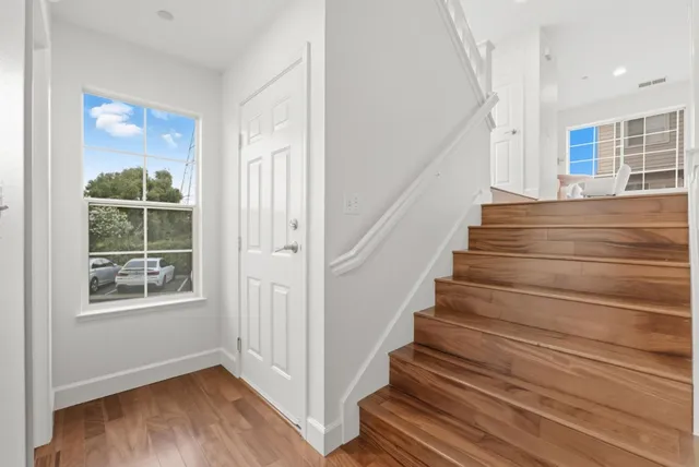 $1,299,000 | 7 Chart Lane, Redwood City, CA 94065