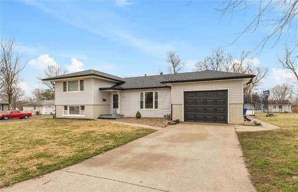 $299,500 | 2008 East 15th Street, Sedalia, MO 65301