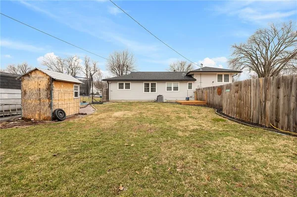 $299,500 | 2008 East 15th Street, Sedalia, MO 65301