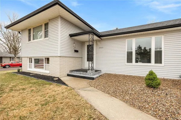 $299,500 | 2008 East 15th Street, Sedalia, MO 65301