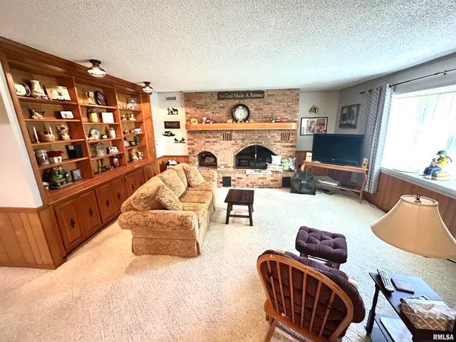 $217,900 | 1 Estate Drive, Centralia, IL 62801