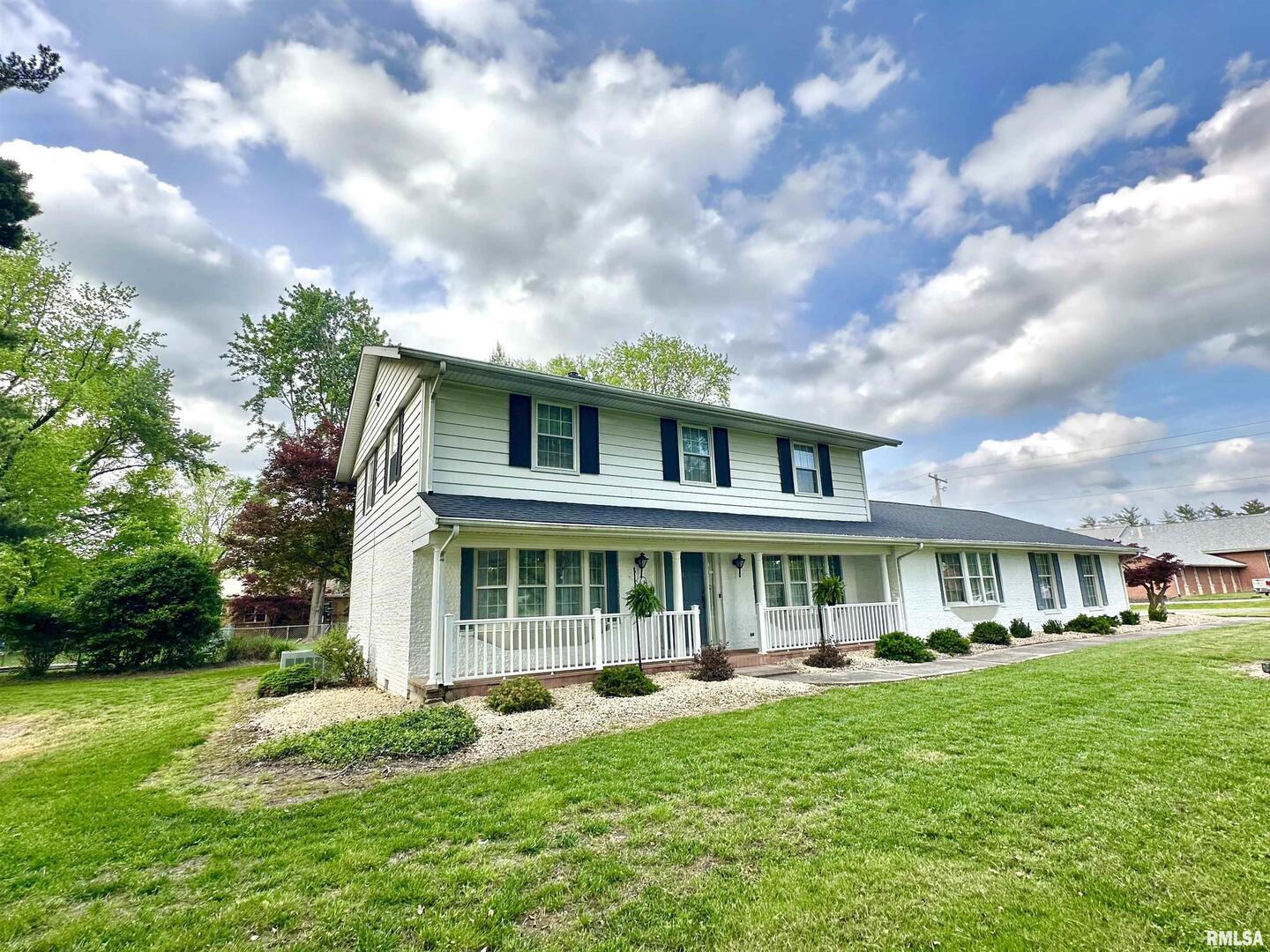 1 Estate Drive Centralia, IL 62801 - Photo 2 of 31