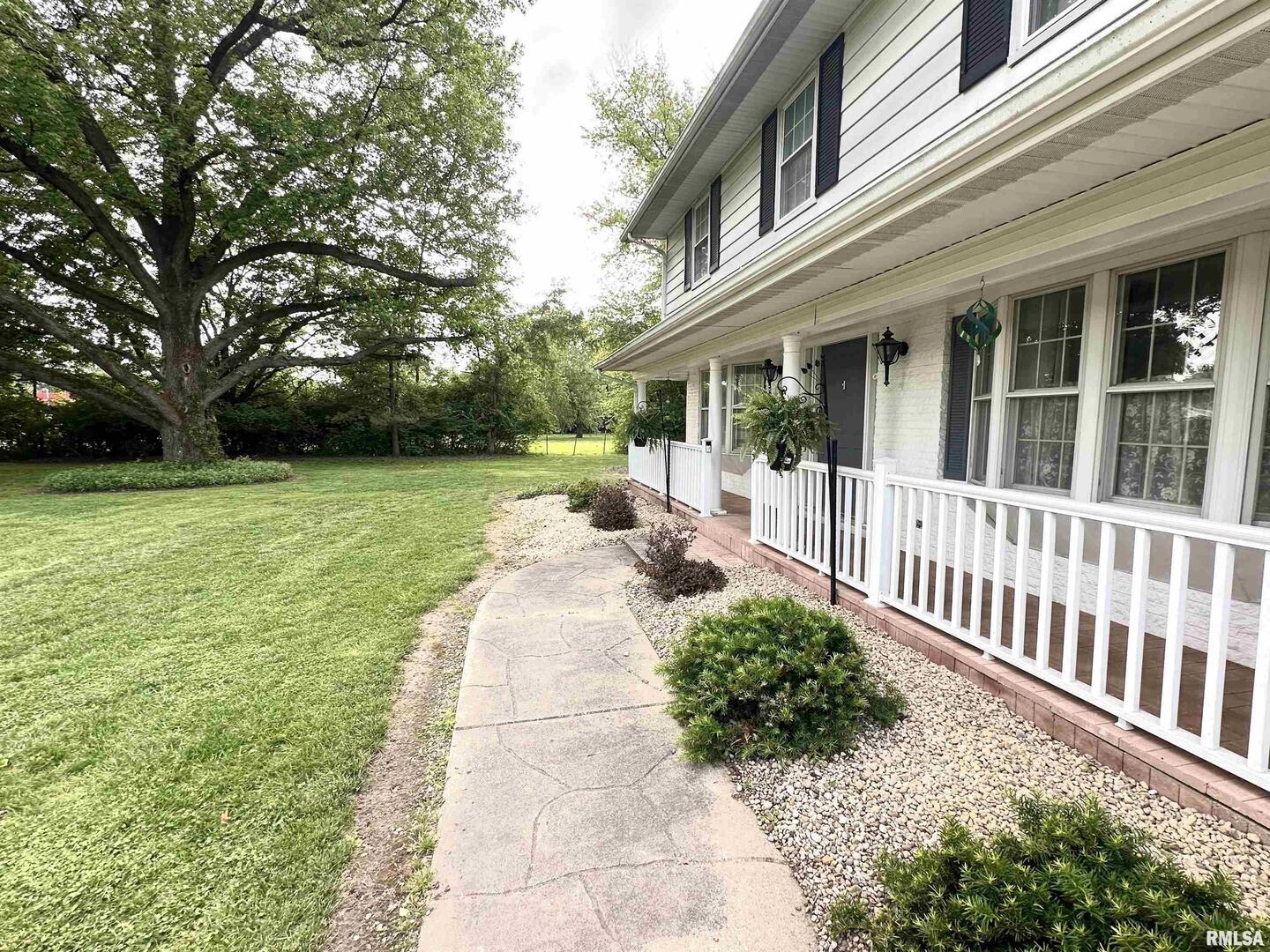 1 Estate Drive Centralia, IL 62801 - Photo 3 of 31