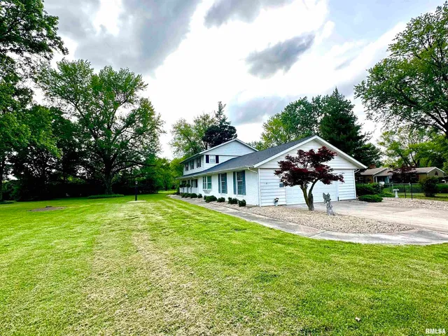 $217,900 | 1 Estate Drive, Centralia, IL 62801