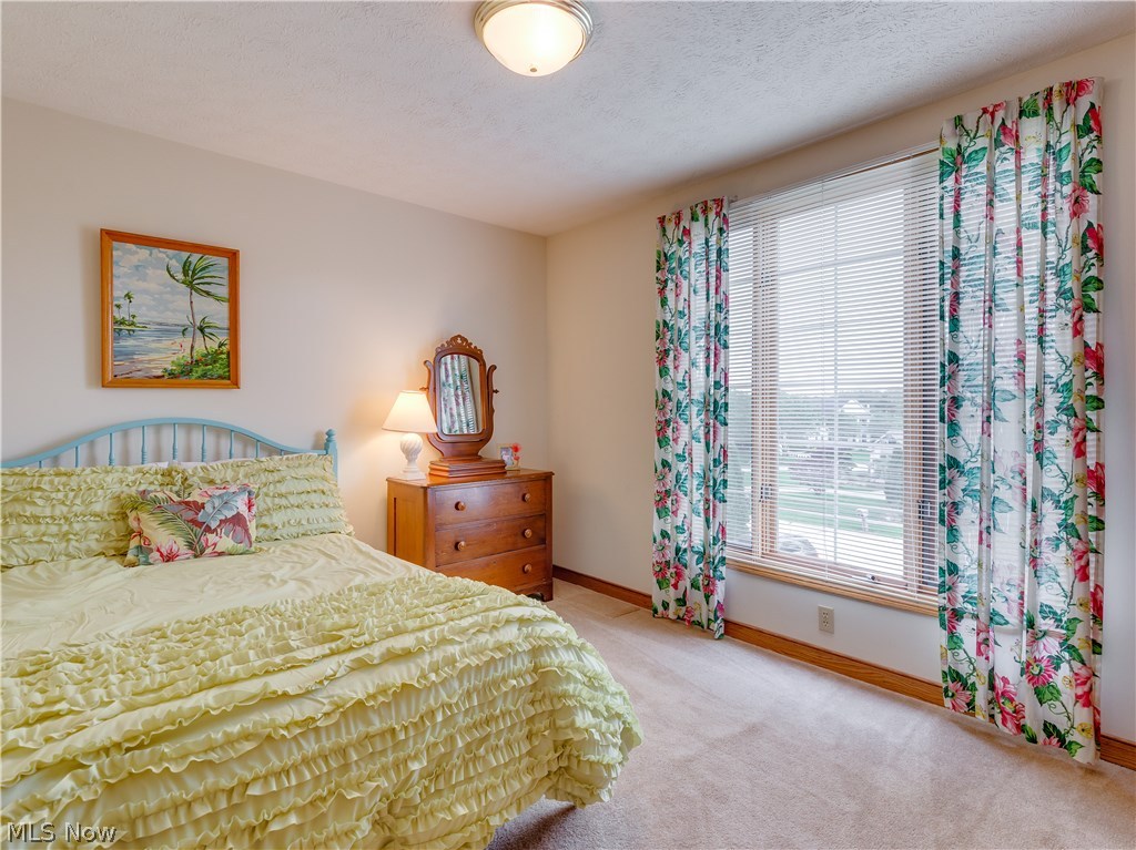 876 Hunter Ridge Circle Fairlawn, OH 44333 - Photo 20 of 35 Bedroom 3 has extra large window and deep closet