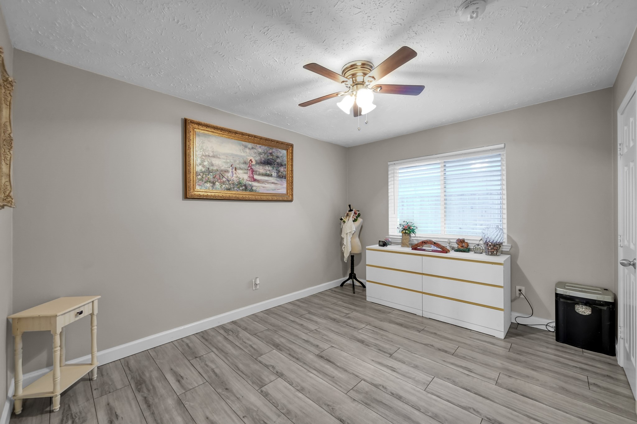 17323 Lowick Street Spring, TX 77379 - Photo 13 of 21 Guest bedroom #3 with walk-n closet.