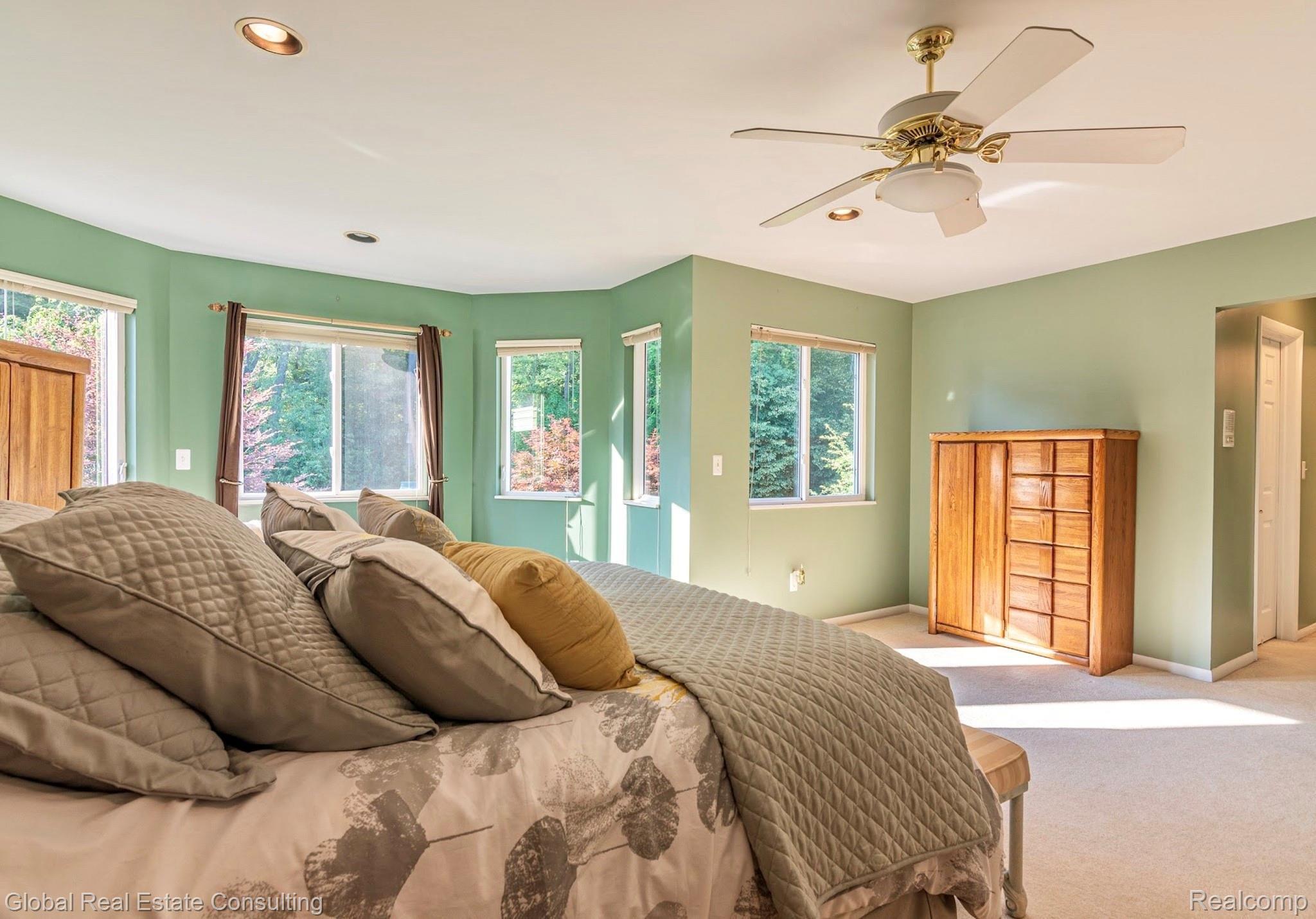 47756 Rochester Drive Novi, MI 48374 - Photo 32 of 62 Master EnSuite.jpg