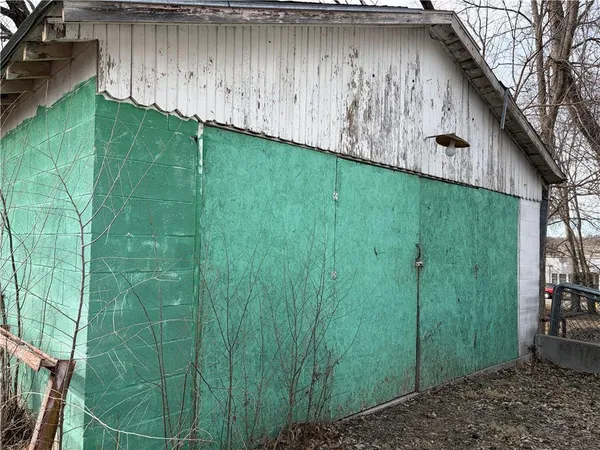 $8,000 | 619 Oak Street, Leavenworth, KS 66048
