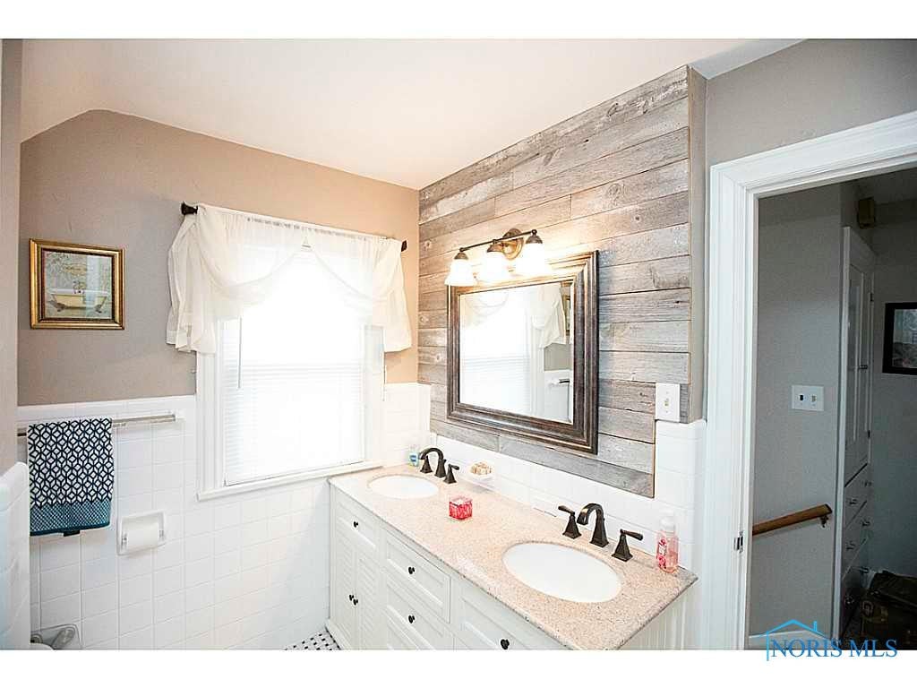 422 River Road Maumee, OH 43537 - Photo 15 of 20 Full Bath. 1800 s barn siding wall