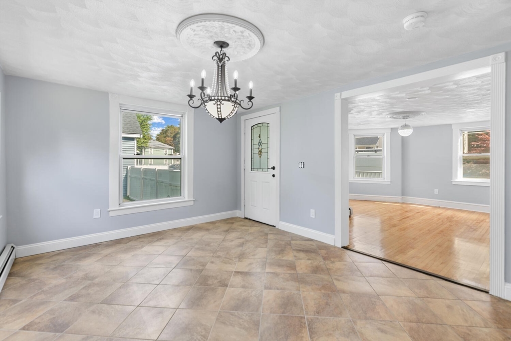 39 Garfield Avenue Woburn, MA 01801 - Photo 13 of 41