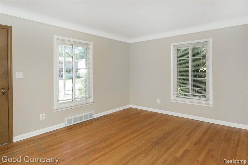 1610 West Webster Road, Unit F25 Royal Oak, MI 48073 - Photo 4 of 19 Gallery Image 4