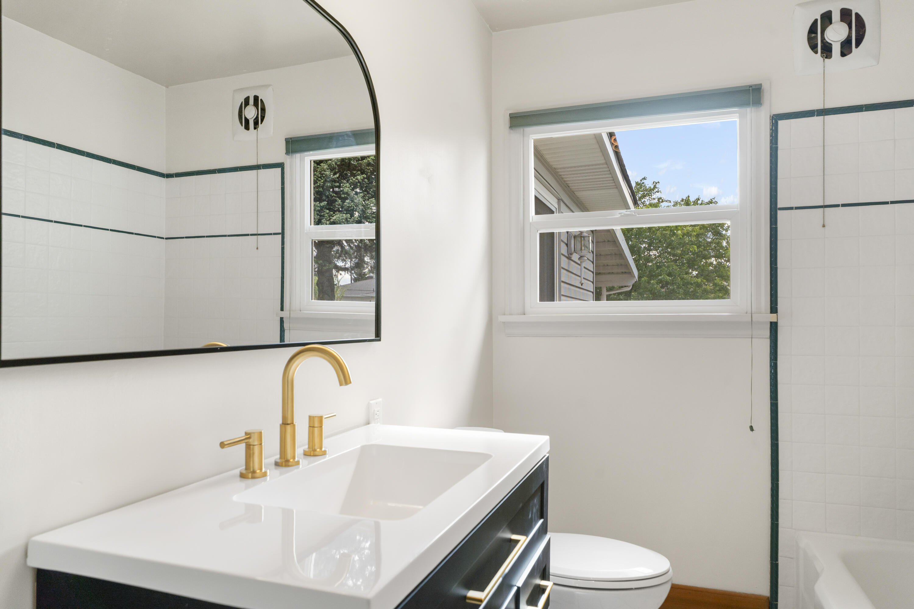 946 Southwest 13th Street Redmond, OR 97756 - Photo 24 of 49 a bathroom with a sink a toilet and mirror