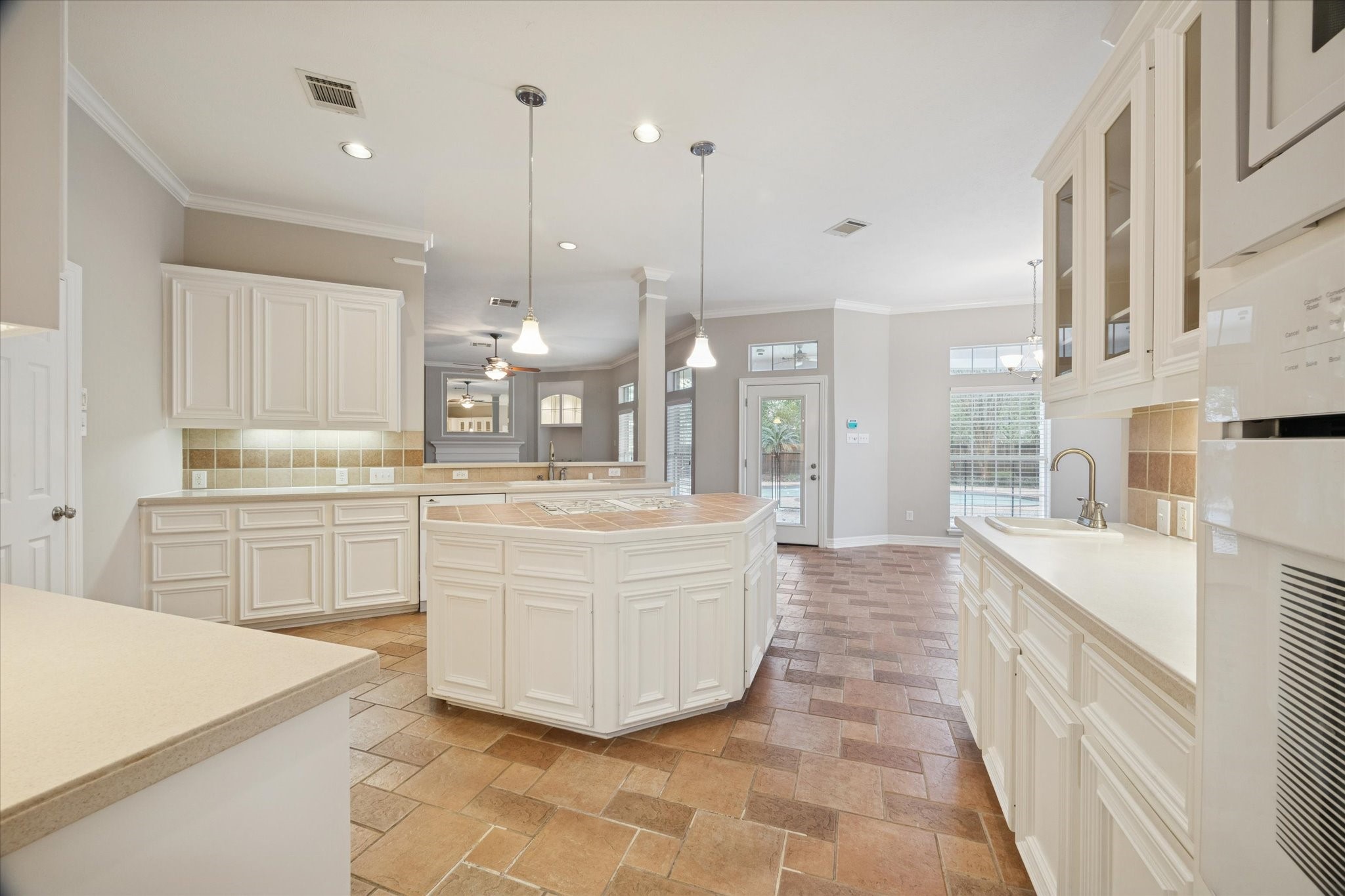 304 Scenic View Friendswood, TX 77546 - Photo 14 of 41 Kitchen has a great flow for meal prep efficiency! Door on the left is a large walk-in pantry.