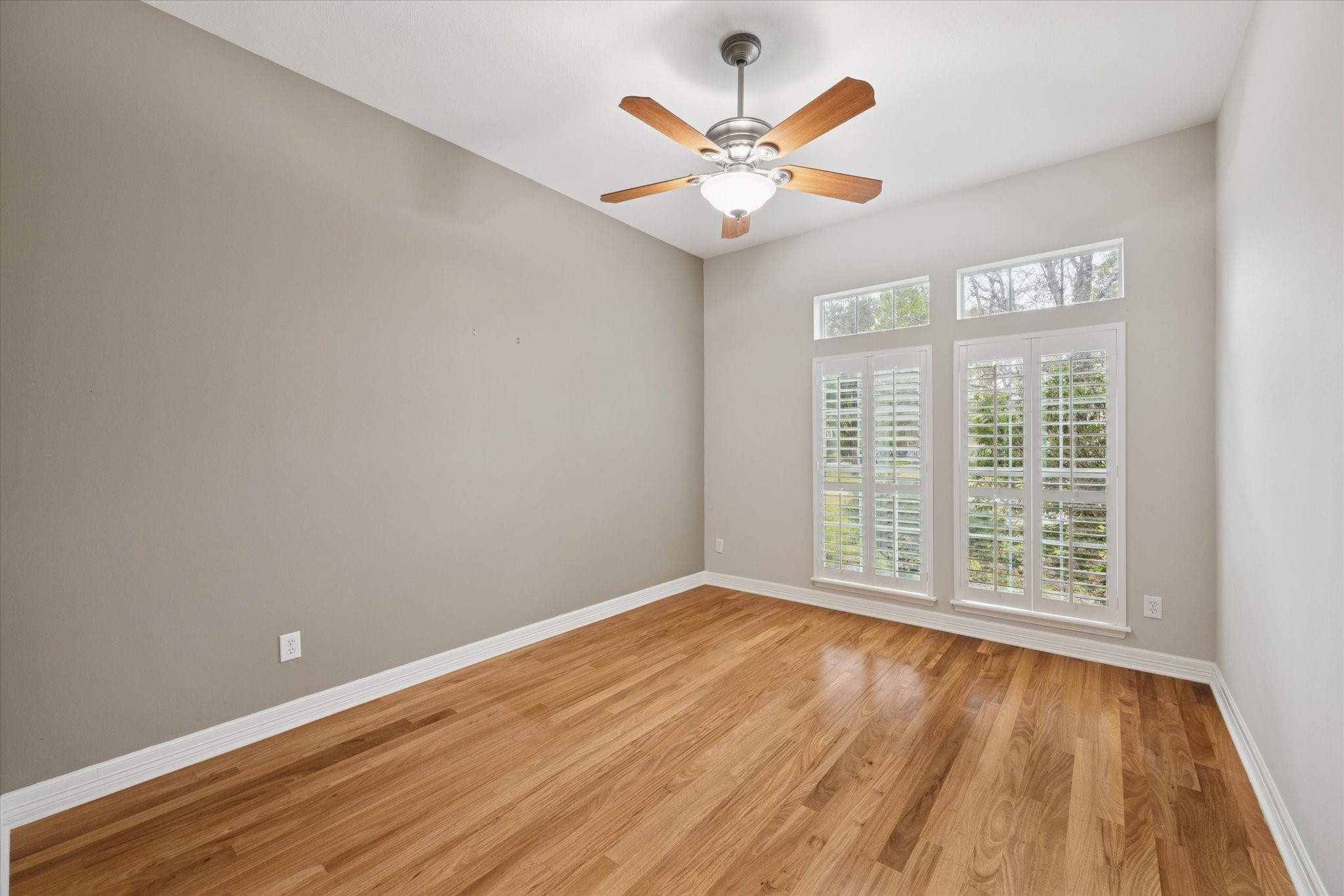 304 Scenic View Friendswood, TX 77546 - Photo 20 of 41 Bedroom 1 has large walk-in closet and 3 inch shutters.