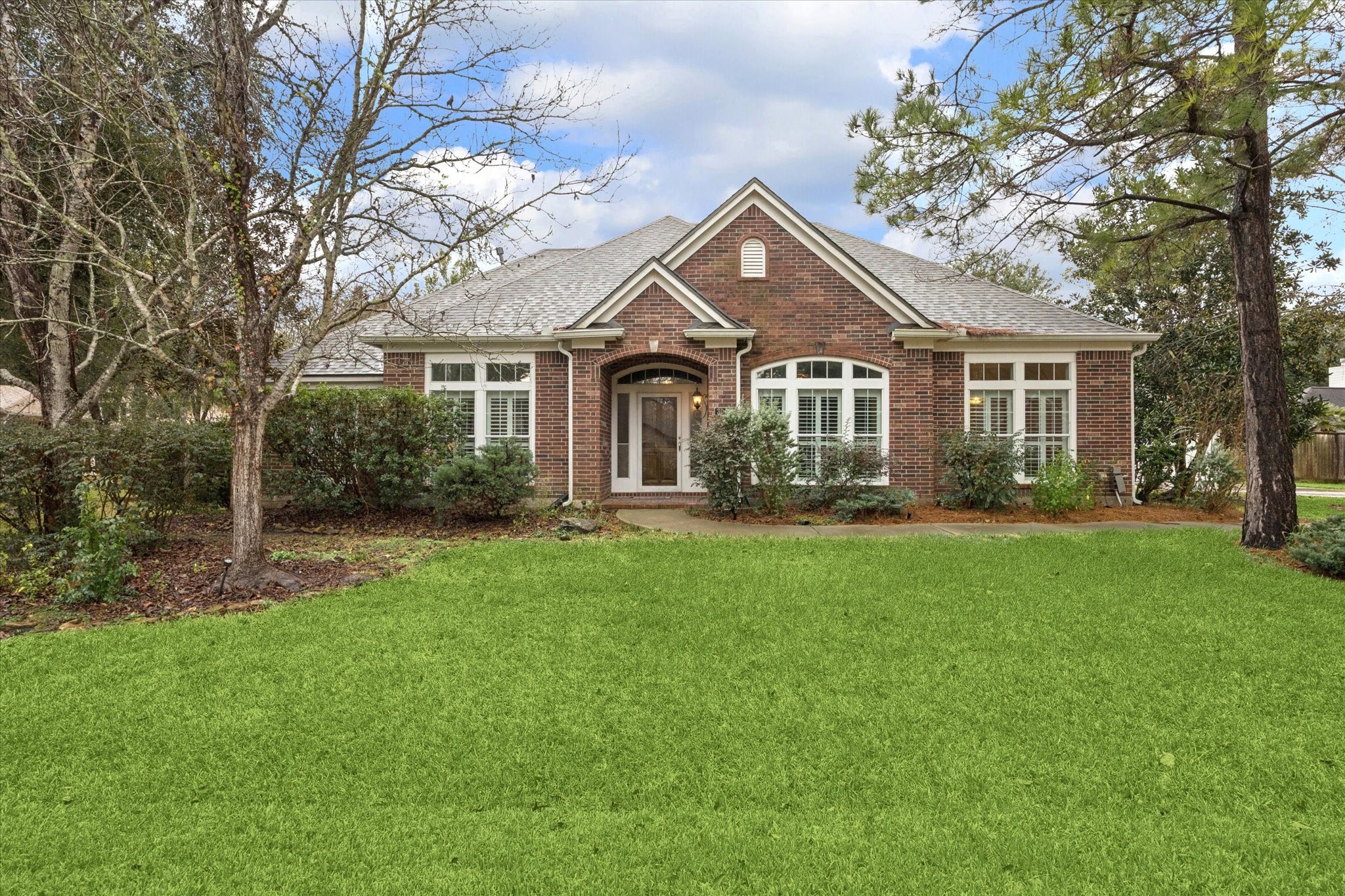 304 Scenic View Friendswood, TX 77546 - Photo 3 of 41 This lovely home sits on almost 1/2 an acre in the sought-after Forest of Friendswood neighborhood. Location, location, location!!