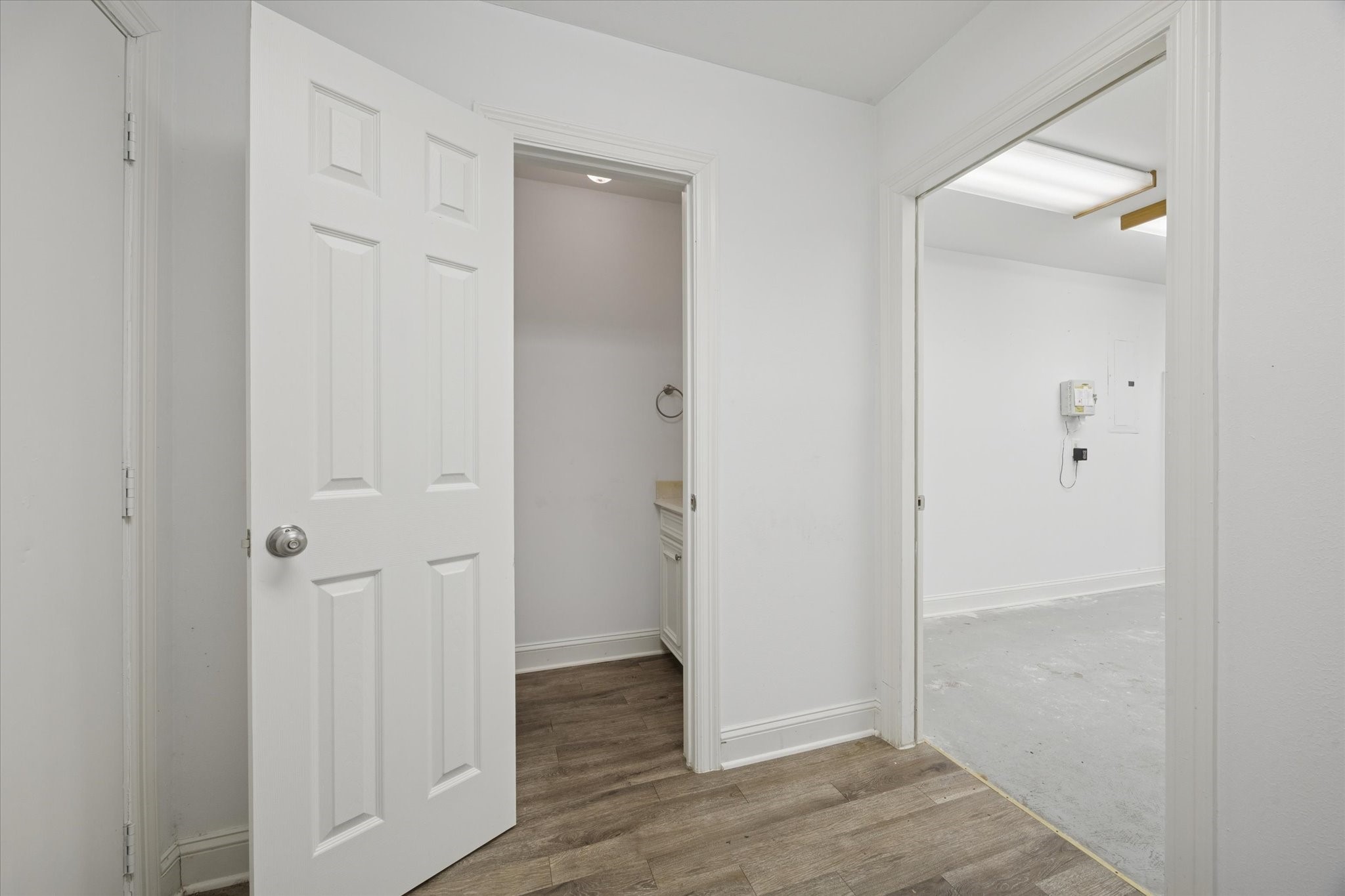 304 Scenic View Friendswood, TX 77546 - Photo 35 of 41 One of the three garages is air-conditioned and heated and has a 1/2 bath. Perfect for use as a workshop, man/woman-cave, gym or a pool house!