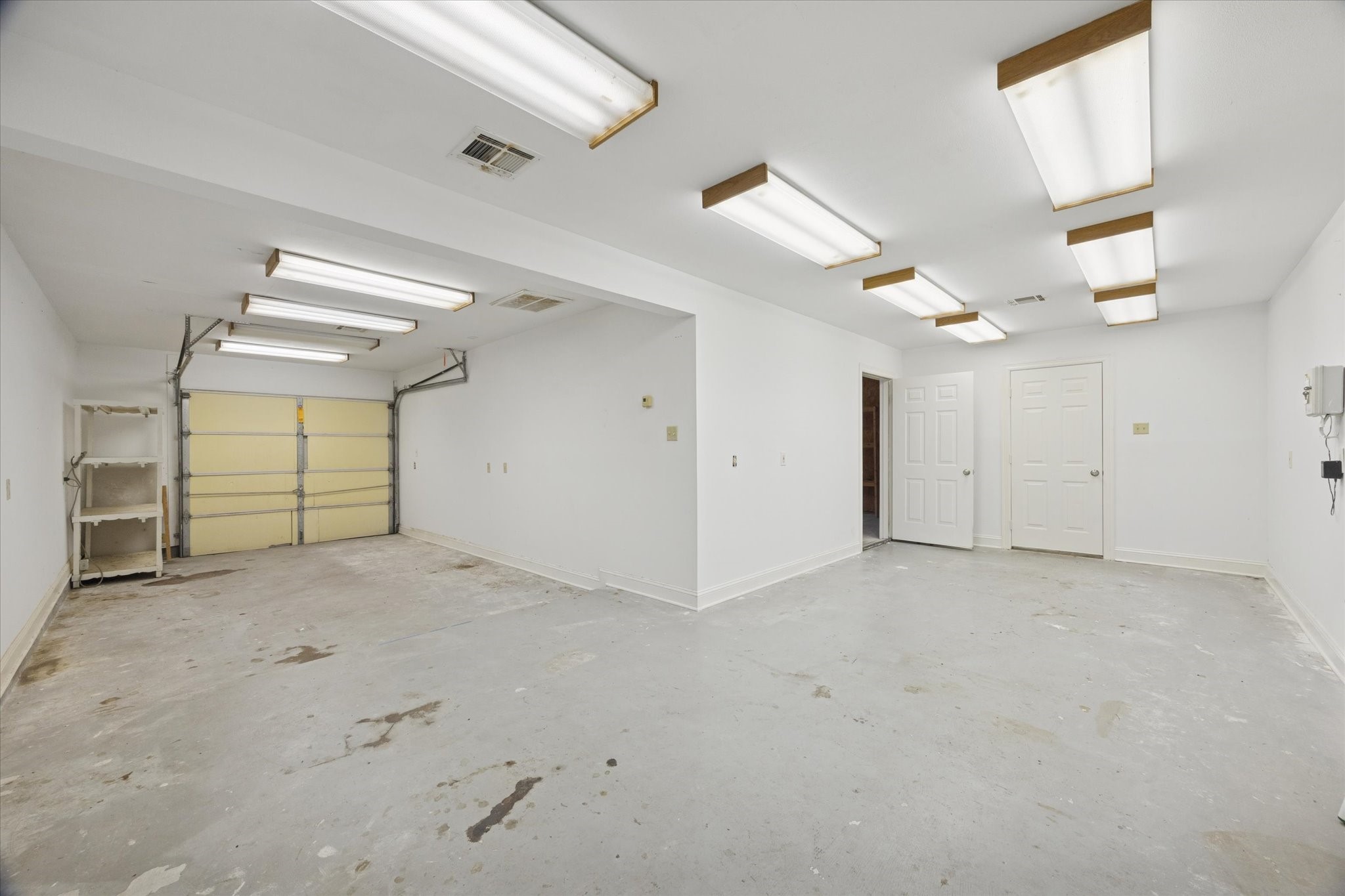 304 Scenic View Friendswood, TX 77546 - Photo 36 of 41 This extra space is not only climate-controlled, but is well-lit as well!