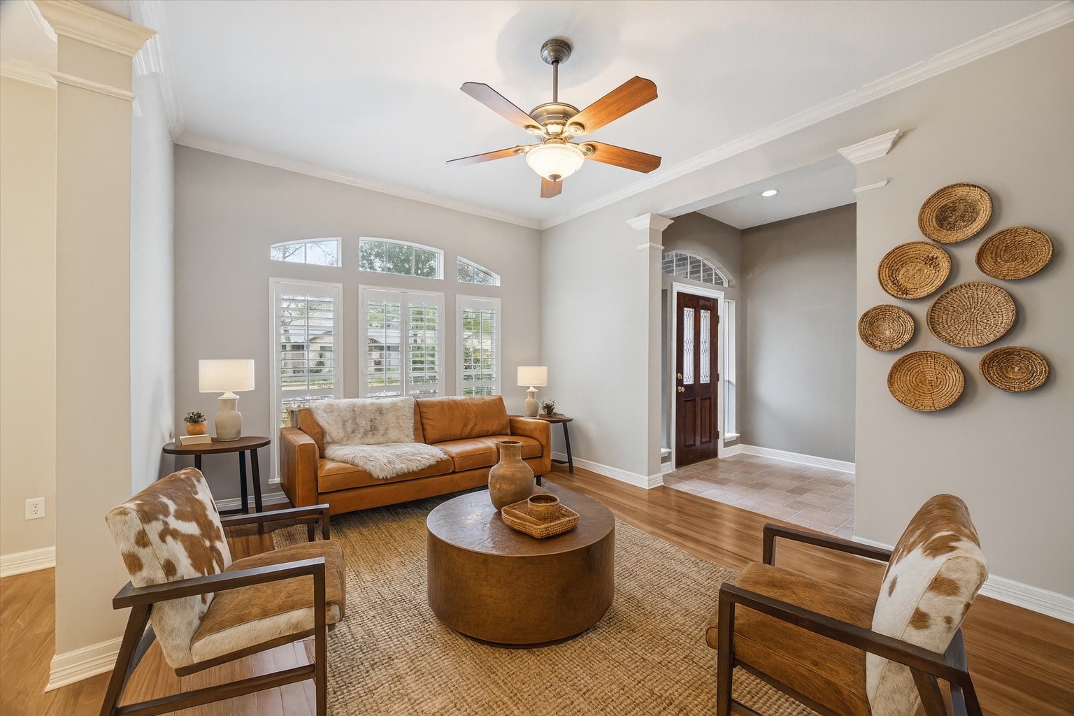 304 Scenic View Friendswood, TX 77546 - Photo 6 of 41 *VIRTUALLY STAGED* Formal Living Room is located to the right upon entering home.