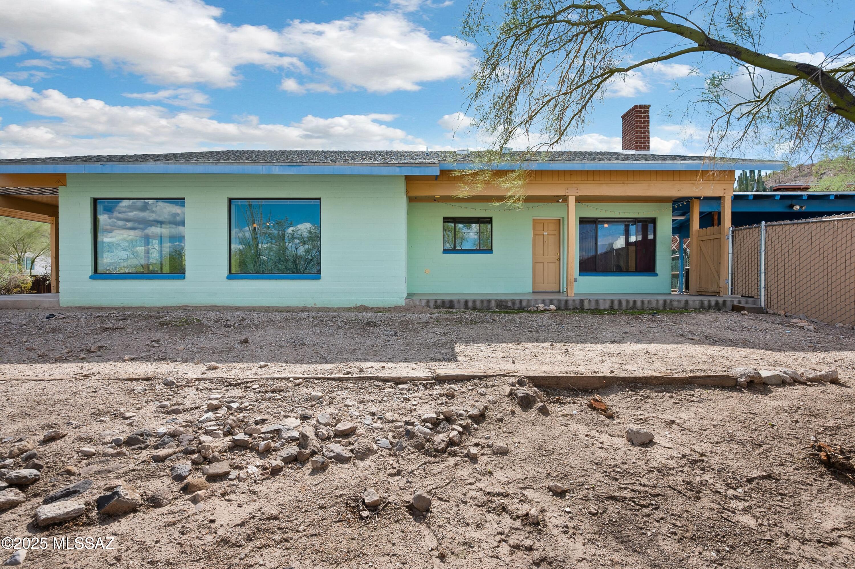 202 Sentinel Peak Road South Tucson, AZ 85745 - Photo 4 of 36