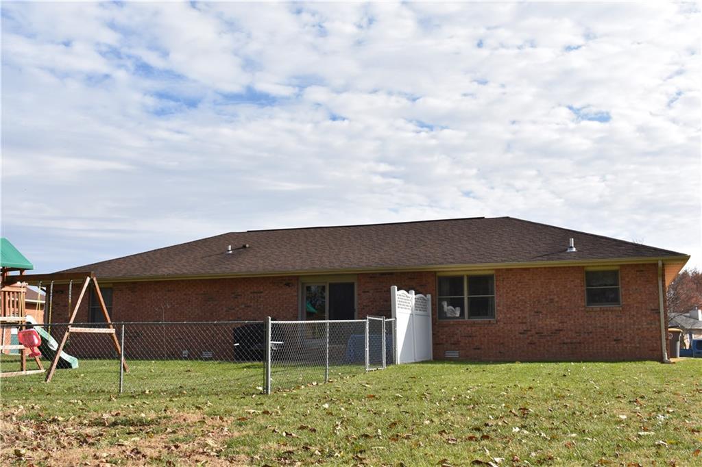 2264 Hedge Road Seymour, IN 47274 - Photo 3 of 28 Gallery Image 3