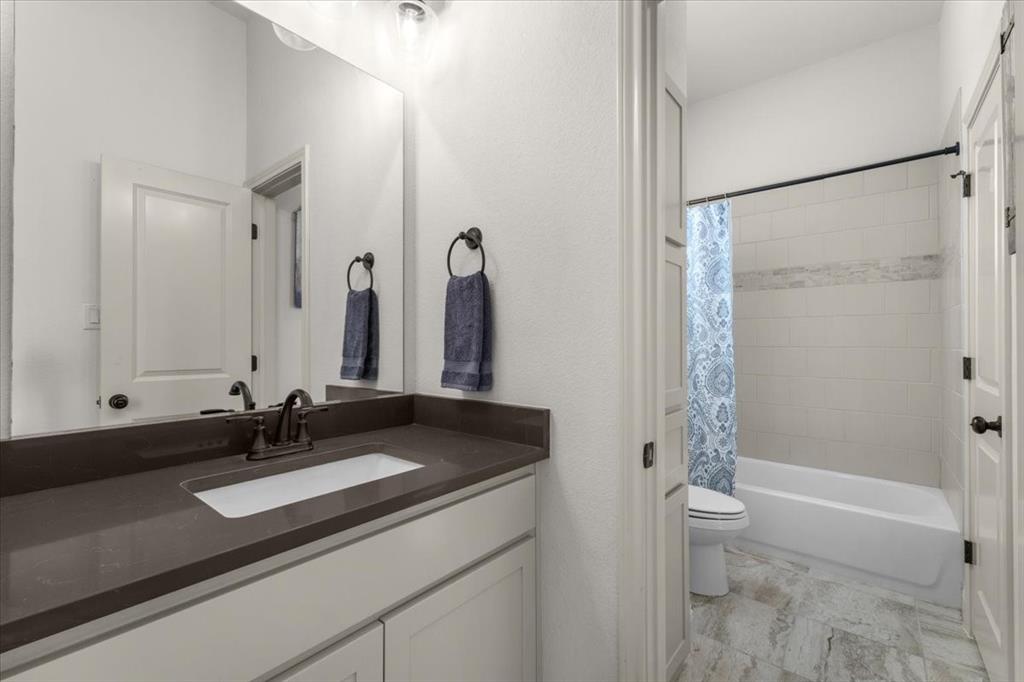 329 Palo Alto Drive Springtown, TX 76082 - Photo 23 of 34 Jack and Jill bath featuring a shower tub combo.