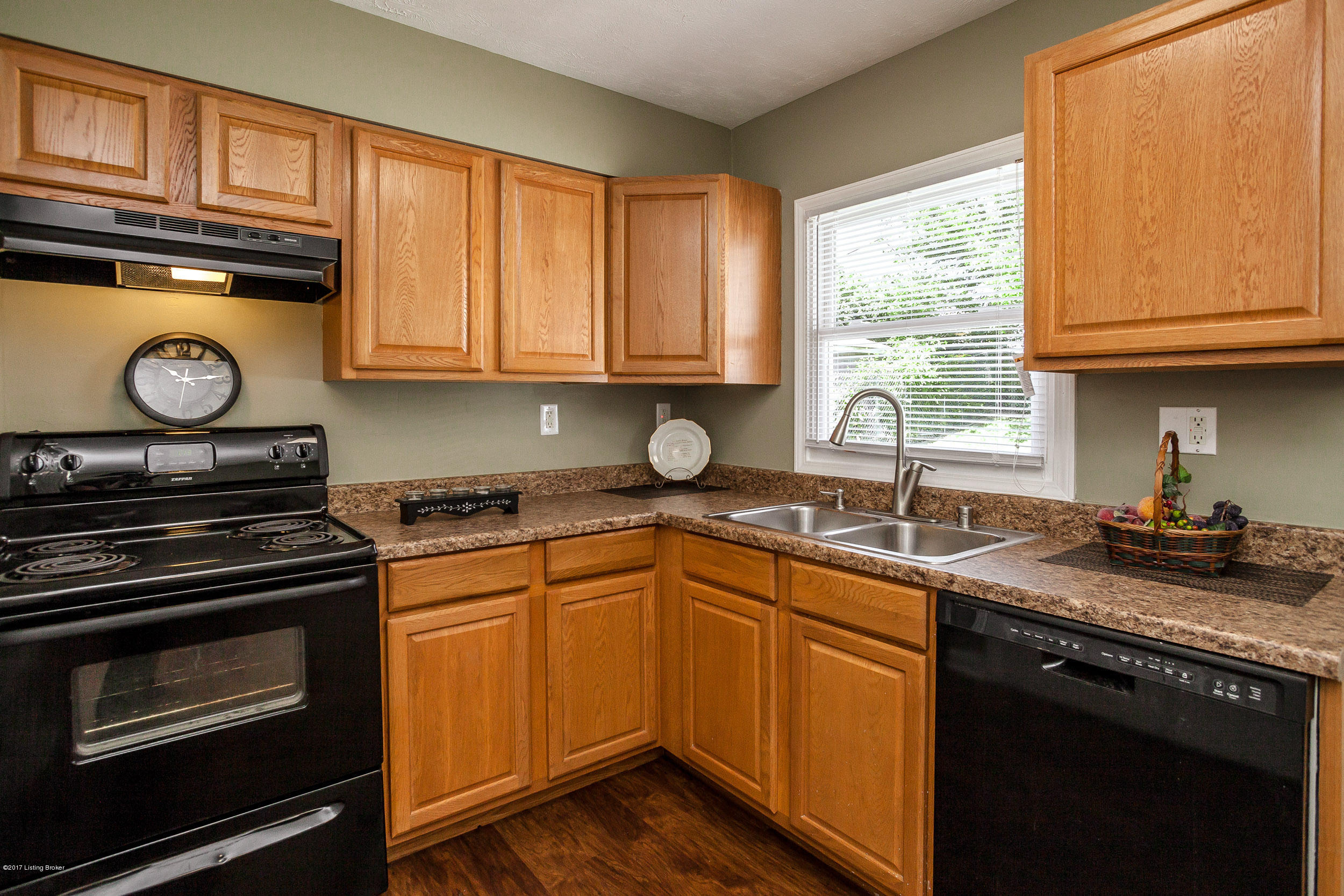150 Meadowood Road Louisville, KY 40229 - Photo 6 of 25 150 Meadowood Rd-17