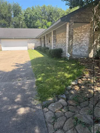 $1,900 | 10719 Valley Hills Drive, Houston, TX 77071