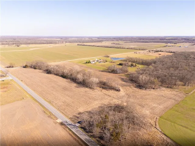 $210,000 | 41045 West 327th Street, Osawatomie, KS 66064